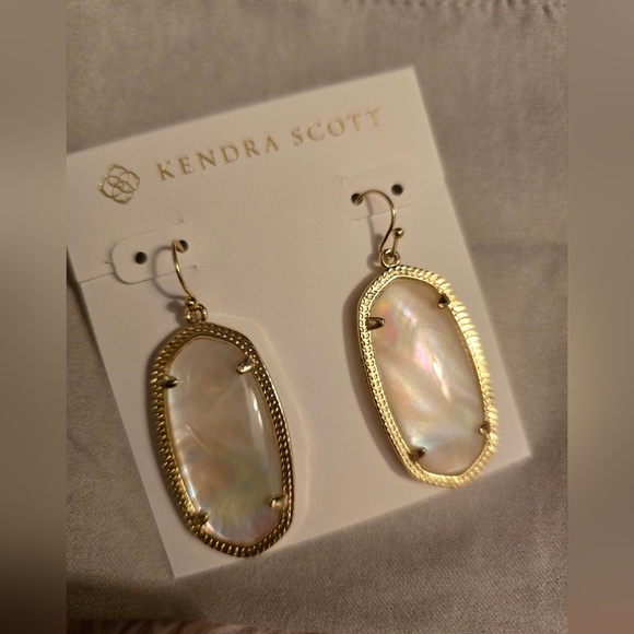 Kendra Scott Elle Gold Drop Earrings in Ivory Pearl. - Picture 3 of 14